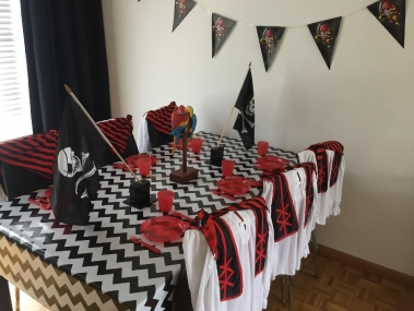 Themakleding piraten inclusief tafeldecoratie